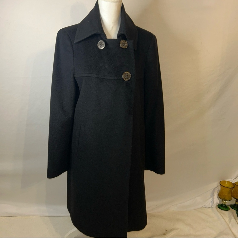 Black‎ Wool Pea Coat with Tailored Silhouette